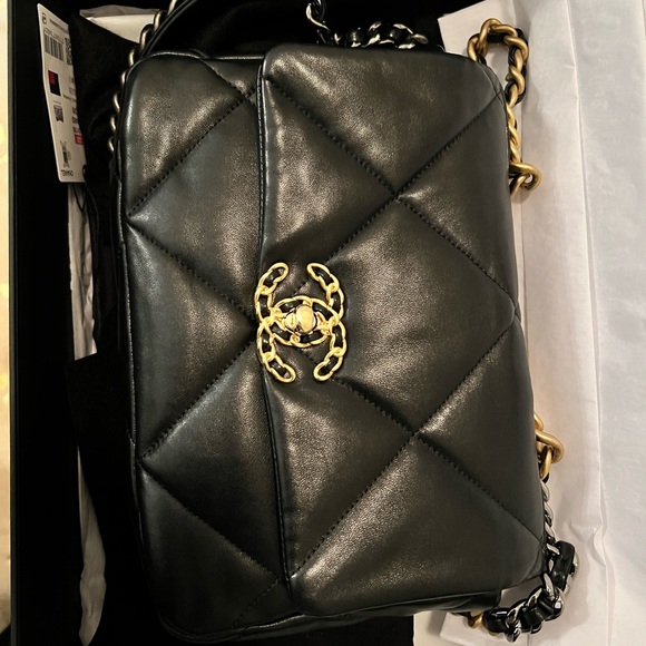 Chanel 19 Flap bag black with gold - Picture 9 of 11